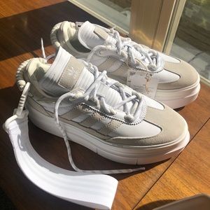 ✨SOLD✨ ADIDAS x IVY PARK Super Sleek 72